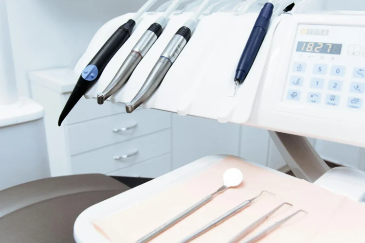 Dental tools for deep sedation during wisdom teeth removal