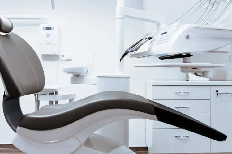 Dental chair and equipment to calm dental anxiety and fear at the dentist