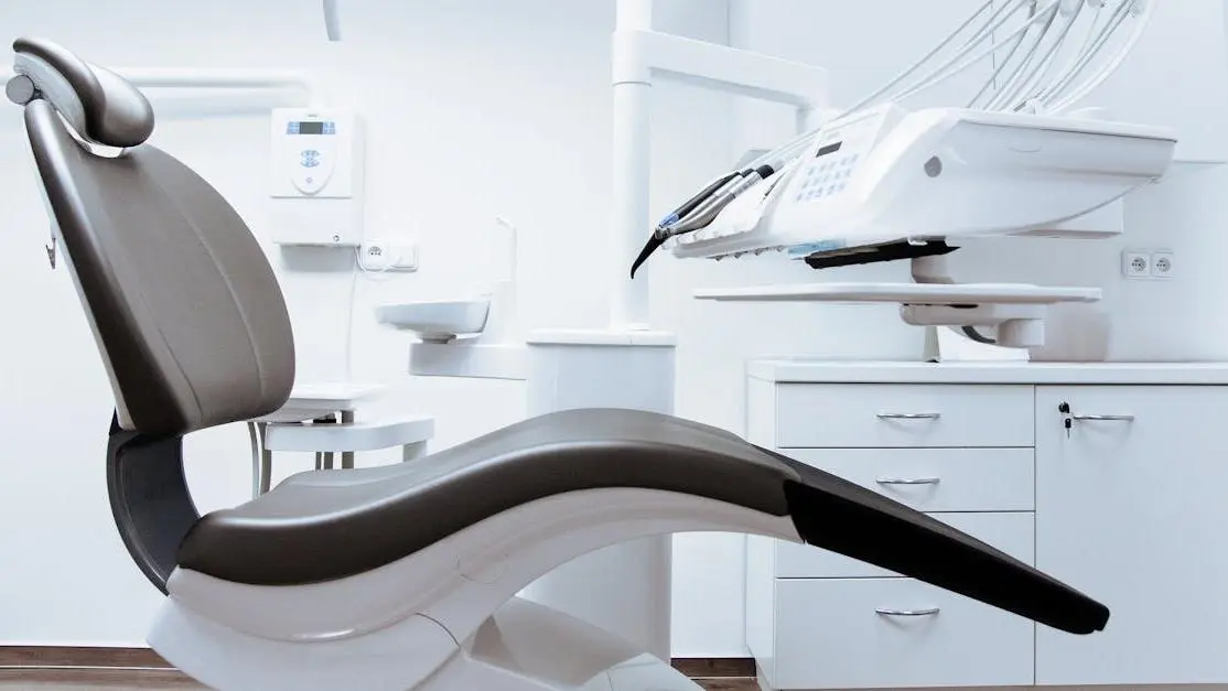 Dental chair and equipment to calm dental anxiety and fear at the dentist