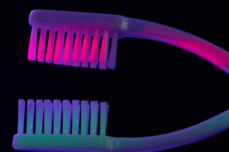 Illuminated toothbrushes for how to choose a toothbrush guide