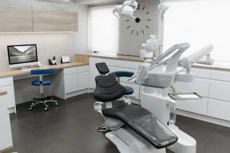 Dental equipment in a clinic for a safe IV sedation dentist