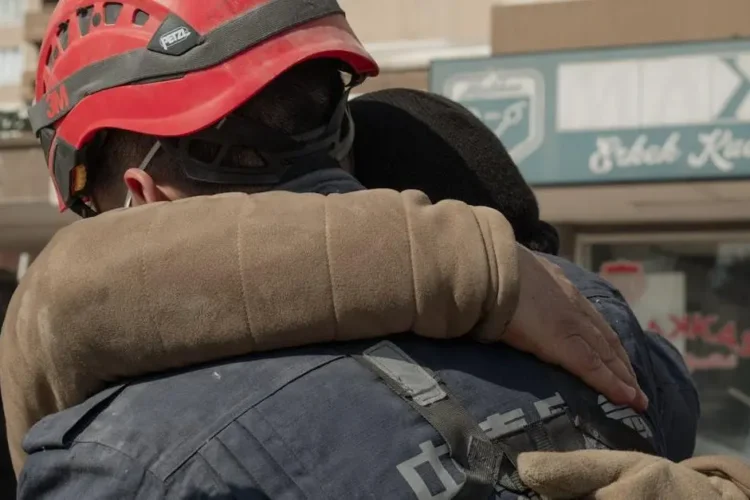 Emotional embrace after earthquake; illustrates urgency of same-day emergency dentists.