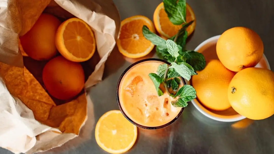 Orange juice and mint leaves with oranges; tips for fresh breath.