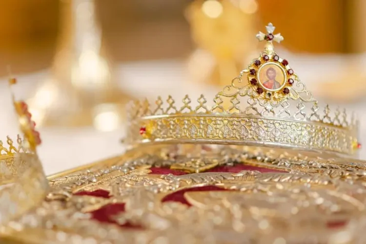 Gold dental crown showing detailed craftsmanship, highlighting material used in "what is a dental crown made of".