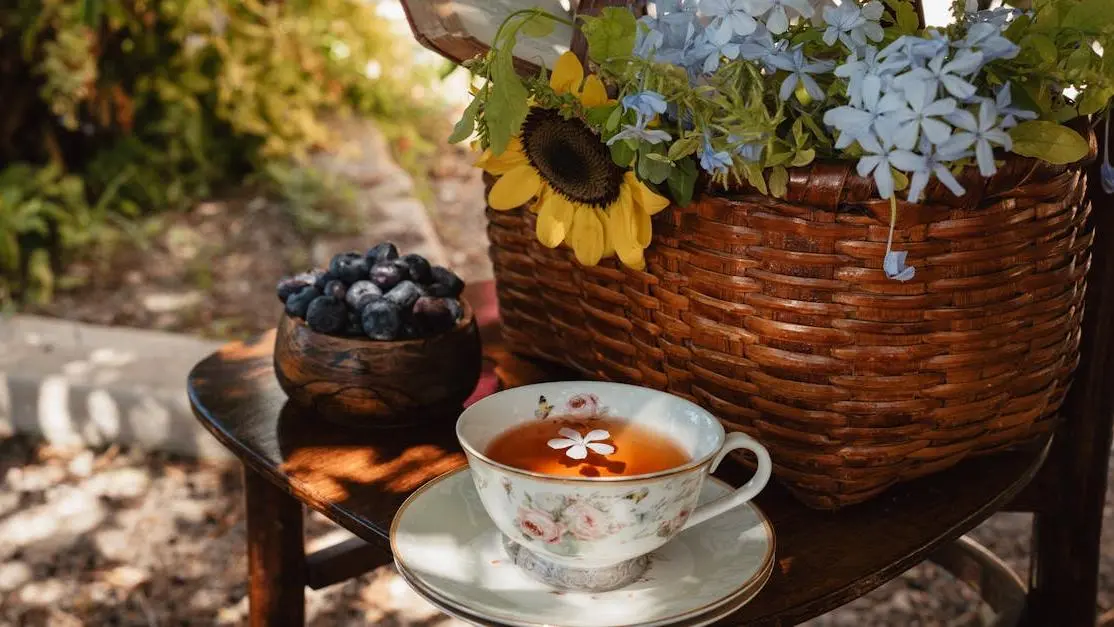 Fruit juice and baby teeth impact with picnic setting.