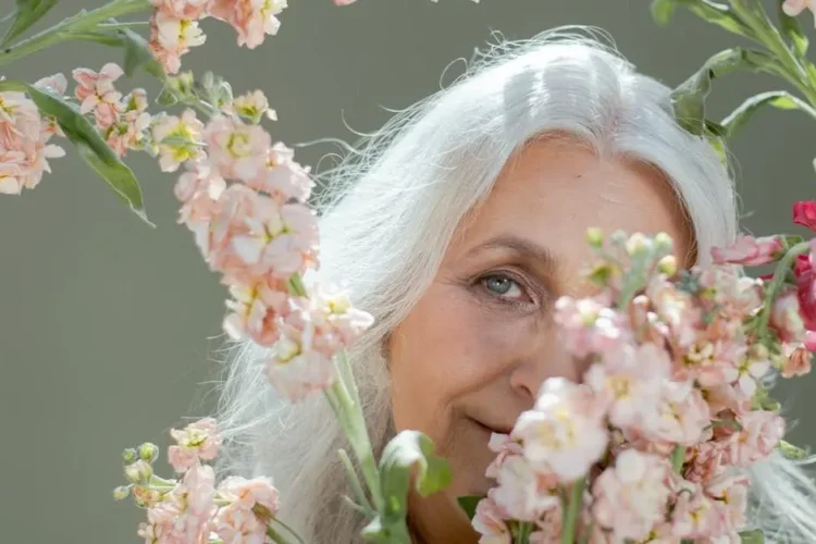 Elderly woman smiling, promoting oral health for seniors.