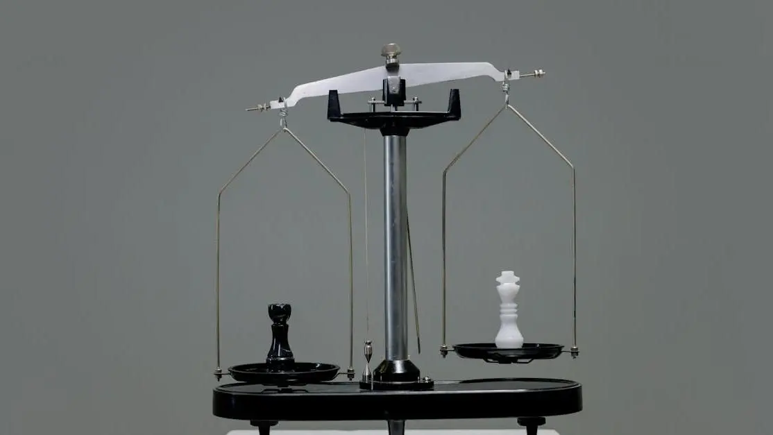 Root canal vs. tooth extraction concept illustrated by chess pieces on a scale symbolizing decision-making strategy.